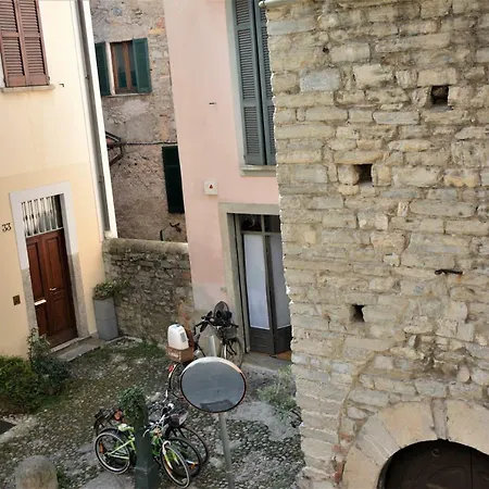 La Casa Di Tito - *