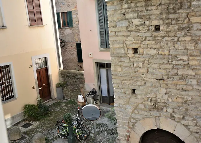 La Casa Di Tito - *