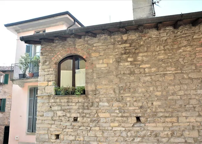La Casa Di Tito - *
