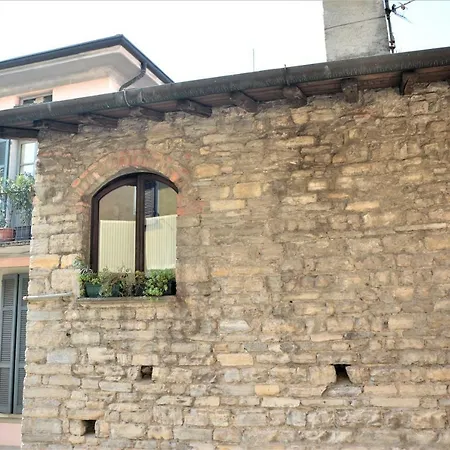 La Casa Di Tito - *